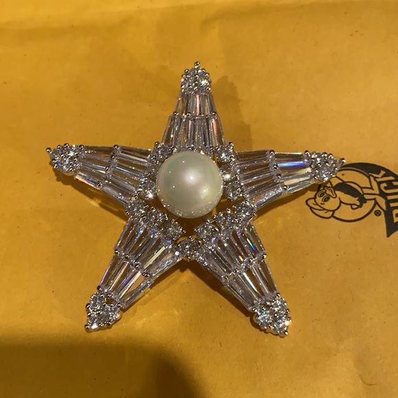 Brooch - Picture 4 of 4